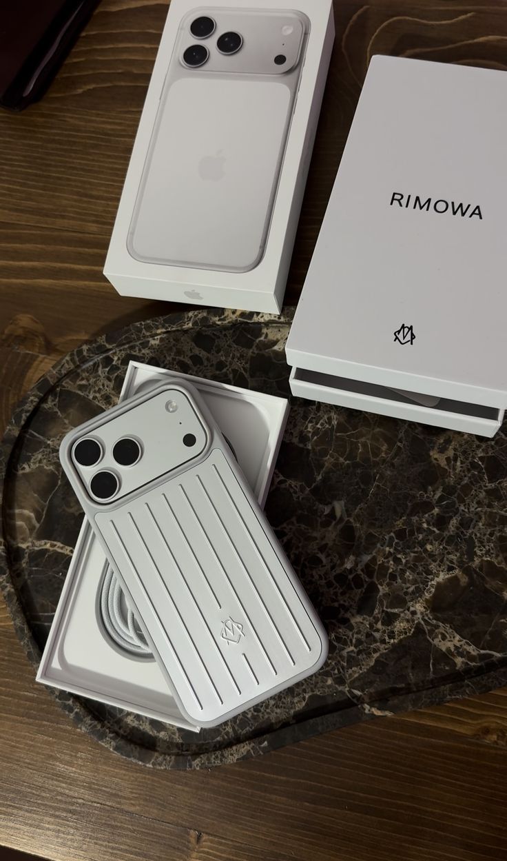 Rimowa Silver Case for iPhone 17 Pro / Max